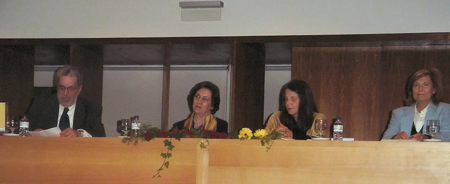 Cecília Basílio (ao centro) apresentou o livro